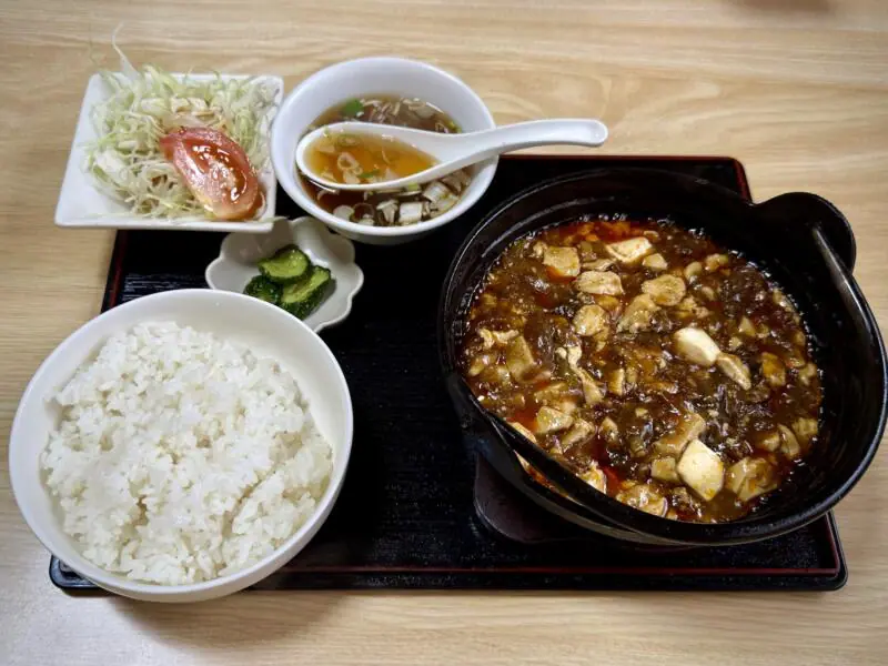 中国四川料理 仁 じん 山形県酒田市浜田 四川麻婆豆腐定食 マーボードーフ スープ 漬け物 サラダ