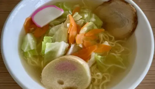 レストラン風＠秋田県能代市落合にて塩タンメンをオーダー！ラーメンに麩トッピングあるあるな秋田でも珍しいタンメンあきたwith Ｆ♪
