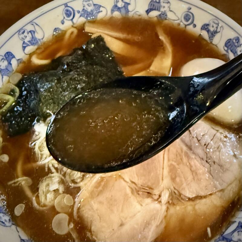らーめん萬亀 ばんき 秋田県秋田市中通 秋田駅前 あっさり正油 醤油ラーメン スープ