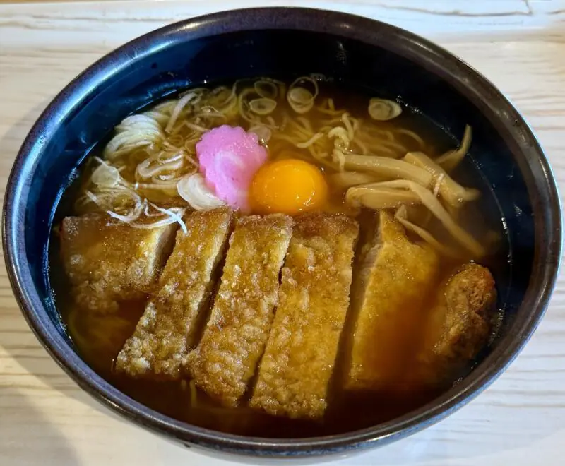 道の駅 十和田湖食堂 秋田県鹿角郡小坂町十和田湖 道の駅十和田湖 ひめますの郷 和井内 こさかまちかつらーめん カツラーメン 醤油ラーメン
