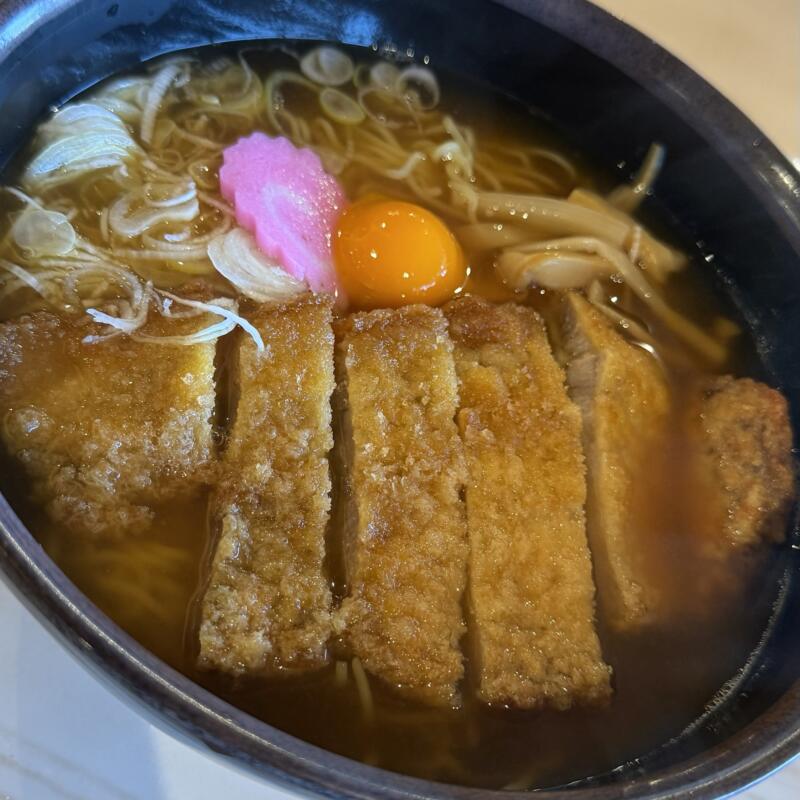 道の駅 十和田湖食堂 秋田県鹿角郡小坂町十和田湖 道の駅十和田湖 ひめますの郷 和井内 こさかまちかつらーめん カツラーメン 醤油ラーメン 具