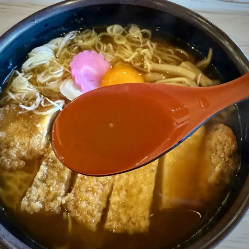道の駅 十和田湖食堂 秋田県鹿角郡小坂町十和田湖 道の駅十和田湖 ひめますの郷 和井内 こさかまちかつらーめん カツラーメン 醤油ラーメン スープ