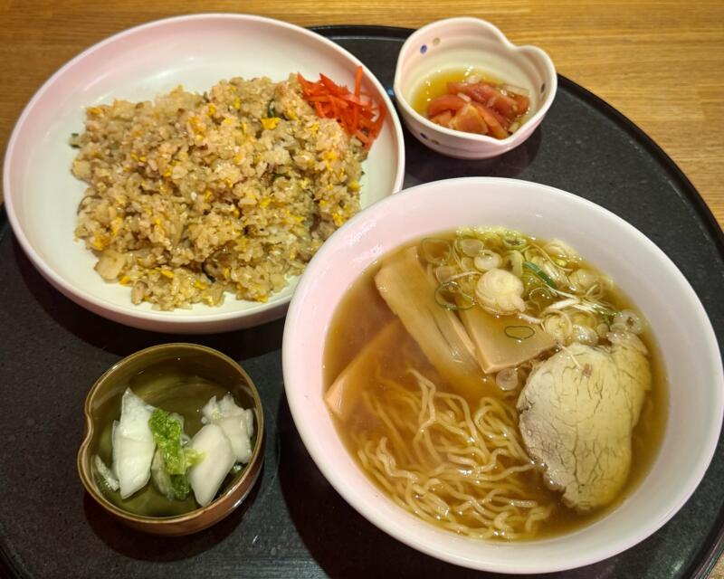鯖石ドライブイン さばいしドライブイン さばドラ 青森県南津軽郡大鰐町鯖石 半チャーハンと半ラーメン 半炒飯 ミニラーメン 醤油ラーメン 小鉢 漬け物