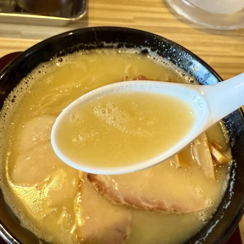 らぁ麺 おかむら 福島県郡山市大槻町 ν白湯そば ニュー白湯ラーメン 進化系福島鶏白湯 スープ