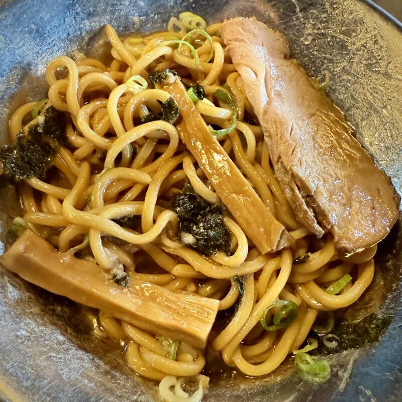 RAMEN HITONI YASASHIKU ラーメン ひとにやさしく 秋田県秋田市広面 油そば 混ぜる
