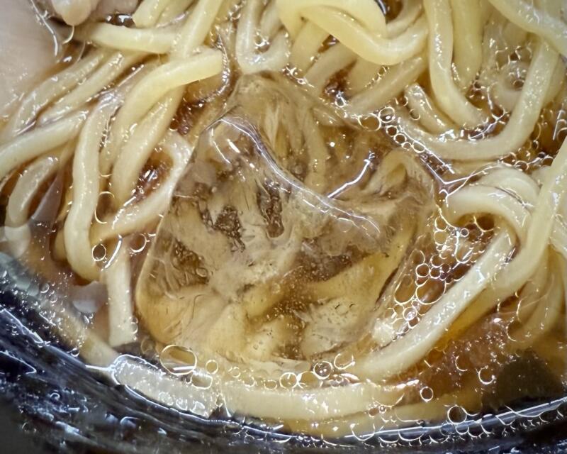 かっぱ寿司 由利本荘店 秋田県由利本荘市石脇 栄屋本店監修 とろろ冷し醤油らーめん 冷たいラーメン 氷