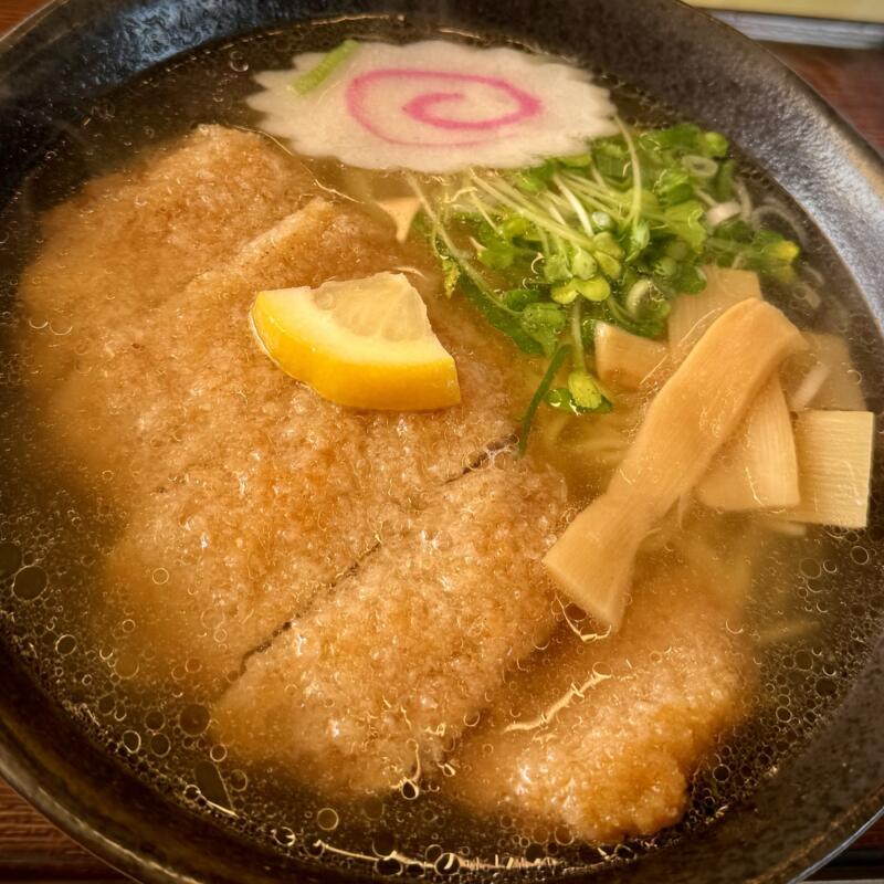 みんなの店 わいわい 秋田県鹿角郡小坂町小坂鉱山 かつラーメン ご当地麺 ソウルフード こさかまちかつらーめん 比内地鶏醤油ラーメン 具