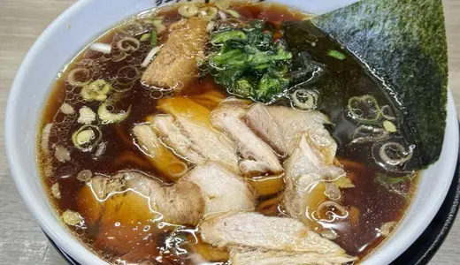 ラーメン たいち 堺東町店＠新潟県長岡市堺東町にてラーメンをオーダー！豚骨のダシ感×コク深い醤油ダレ×爽快な生姜フレーヴァーが至高レベルなご当地・長岡生姜醤油ラーメン屈指の逸品♪