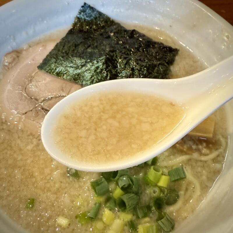 中村屋 新潟県見附市福島町 塩とんこつ背脂 塩豚骨ラーメン 背脂塩ラーメン スープ