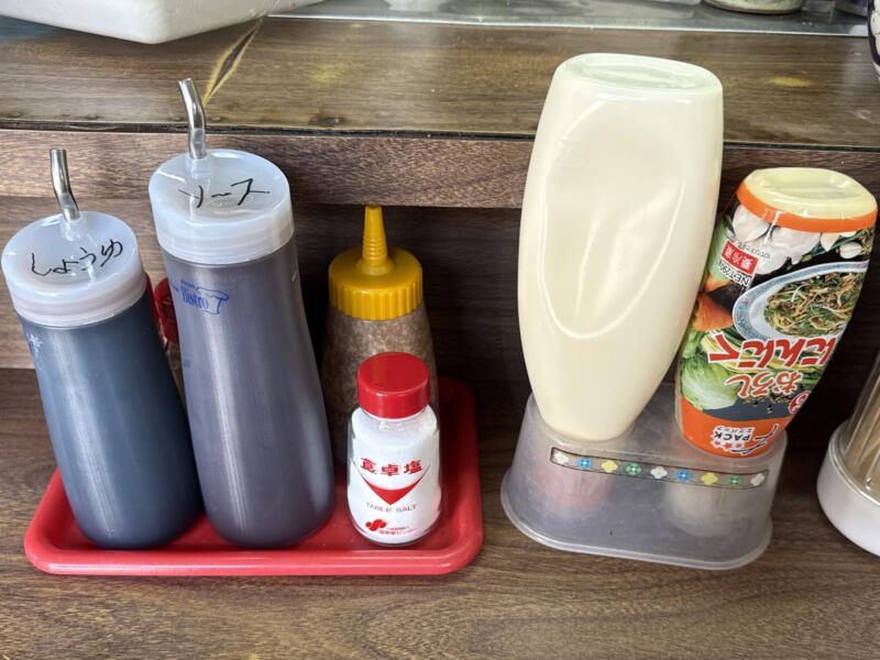 さすけ食堂 艶ちゃんのさすけ食堂 千葉県富津市金谷 浜金谷駅 カジメ半フライ 金のアジ 黄金アジ アジフライ味変 調味料