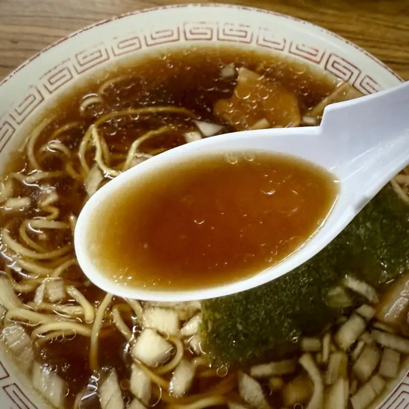 ニコニコドライブイン 千葉県富津市竹岡 上総湊駅 ラーメン 醤油ラーメン 竹岡式ラーメン スープ