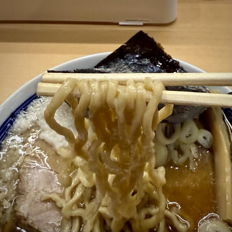 らぁ麺と肴 榊 さかき 山形県鶴岡市末広町 鶴岡駅前 煮干し中華 こってり 脂身入り 煮干しラーメン 醤油ラーメン 東京 丸山製麺