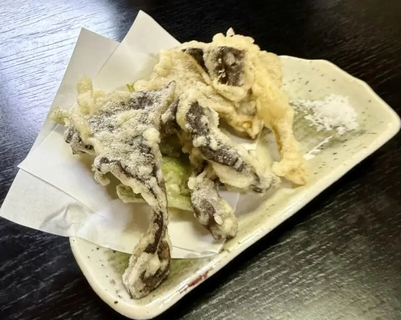 ごんべぇ 秋田県湯沢市三梨町 山菜の天ぷら きのこ 天麩羅