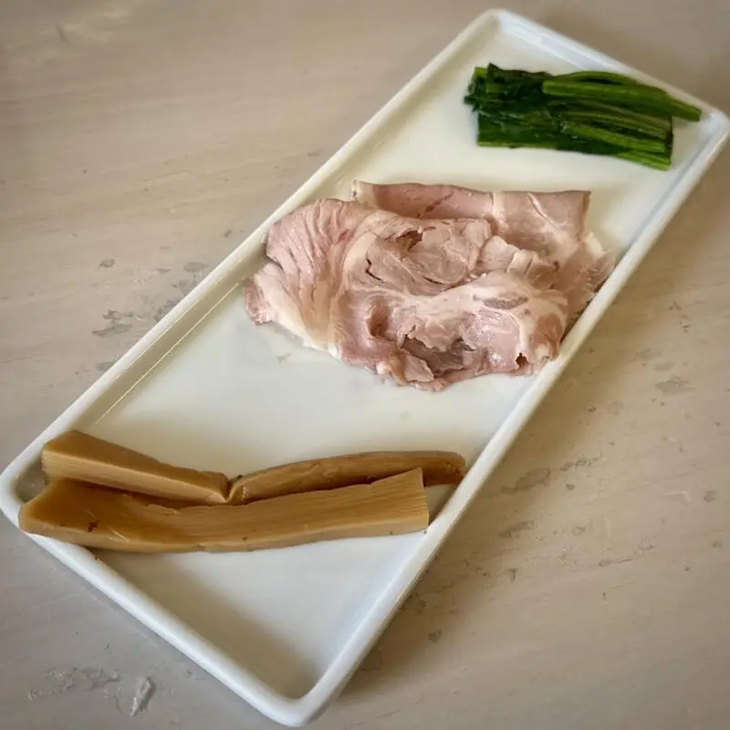 男鹿塩らーめん おがや 男鹿市船川港船川 稲とアガベのラーメン屋 男鹿醤油ラーメン 具