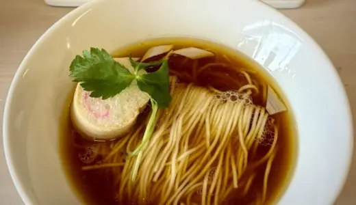 男鹿塩らーめんおがや＠秋田県男鹿市にて男鹿醤油ラーメンをオーダー！食後は稲とアガベのショップ・土と風→入道崎→早苗饗蒸留所見学→ゴジラ岩を巡り男鹿観光も堪能♪