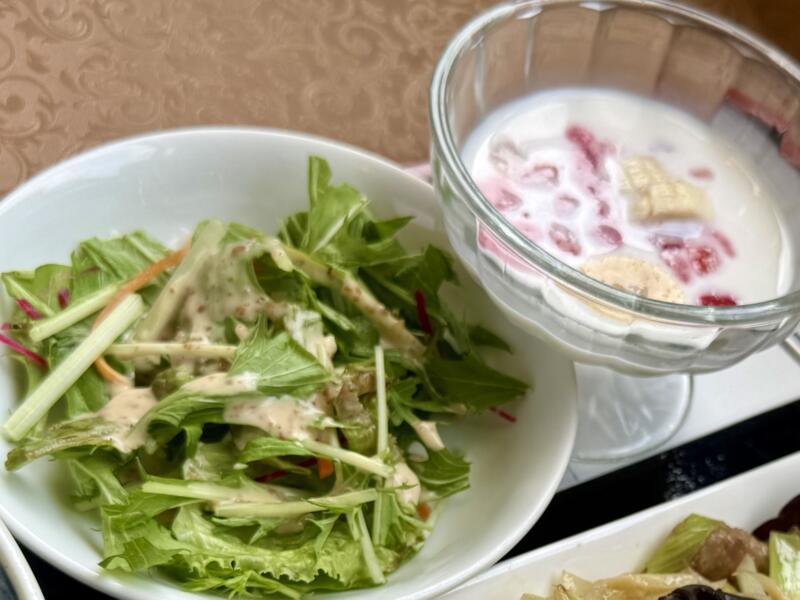 中国料理 龍潭酒家 ロンタンシュカ ろんたんしゅか 岩手県二戸市福岡 Aランチ 葱爆猪肉＆油溌麺 佐助豚と葱の炒め＆ヨウポー麺 ご飯 漬け物 小鉢 スープ サラダ デザート セット