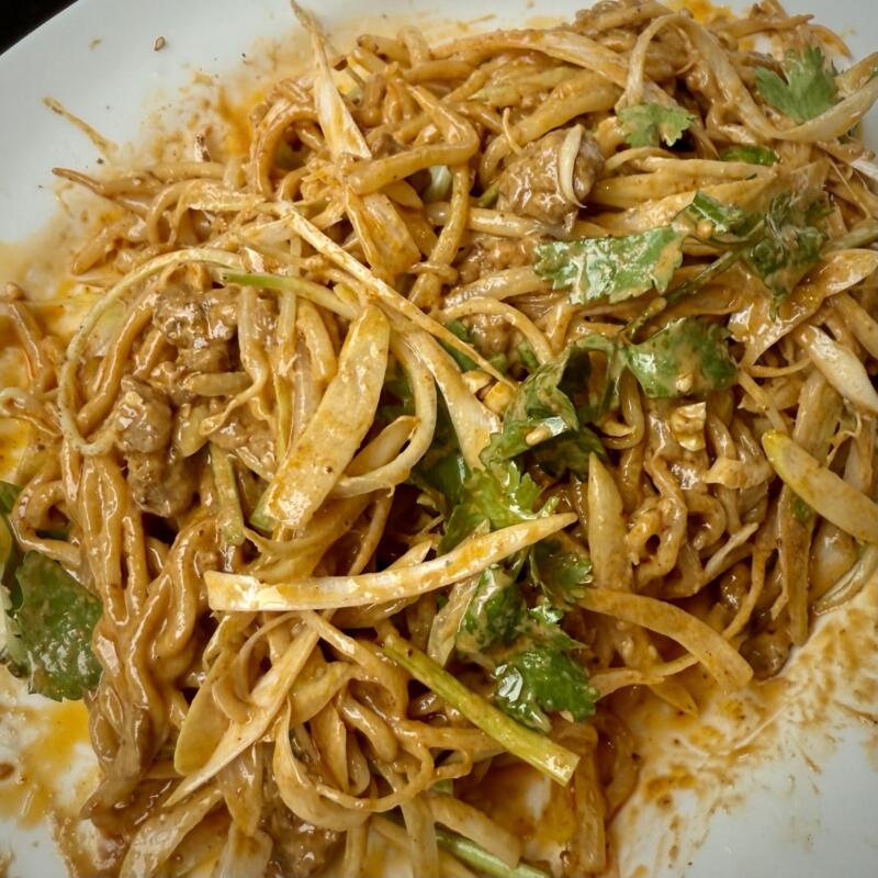 中国料理 龍潭酒家 ロンタンシュカ ろんたんしゅか 岩手県二戸市福岡 汁なし坦々麺 汁無し担々麺 16代真赤卵 十六代真赤卵 生卵 玉子スープ付き 混ぜる