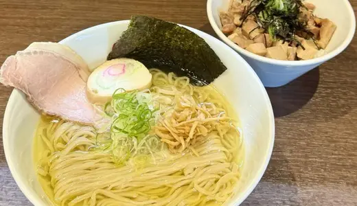 香味亭@秋田県横手市婦気大堤にてＷ比内地鶏の黄金塩ラーメン＆チャーシューライスをオーダー！比内地鶏を二度炊きで仕上げた贅沢極まる限定メニュー＆美味チャーライに舌鼓♪