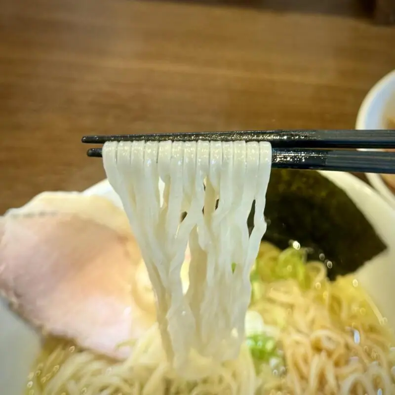 NOODLE SHOP KOUMITEI 香味亭 秋田県横手市婦気大堤 Ｗ比内地鶏の黄金塩ラーメン 自家製麺