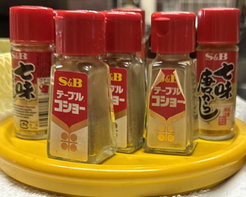 カネサ食堂 かねさ食堂 新潟県村上市金屋 ラーメン 醤油ラーメン 味変 調味料