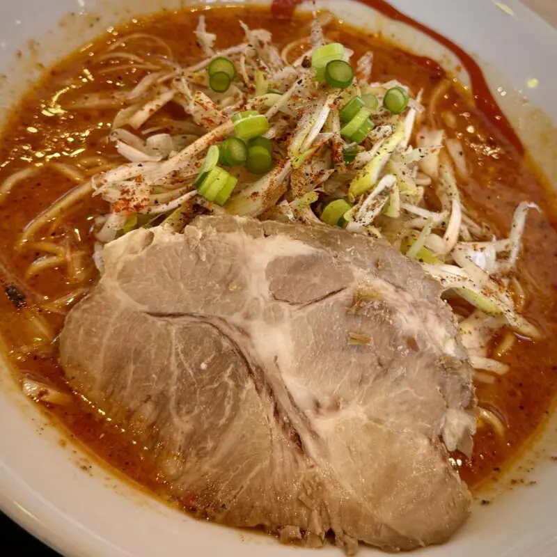 かつさと 横手店 ほめられてのびる店 新川栄太郎Jr. ジュニア 秋田県横手市婦気大堤 辛麺シンメン 辛いラーメン 具