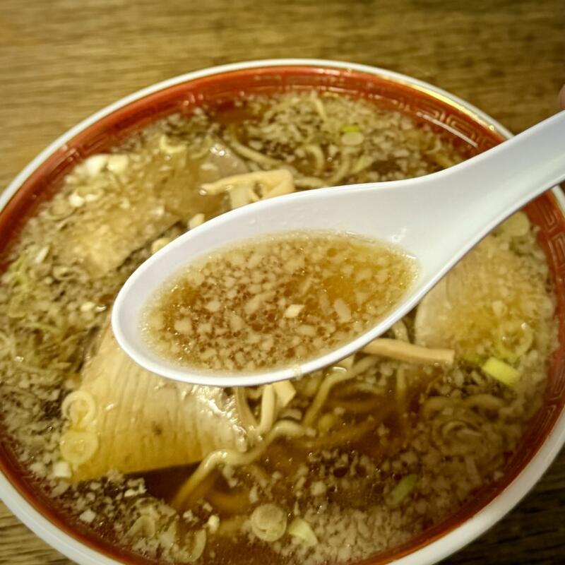 分水中華亭 ぶんすいちゅうかてい 新潟県燕市分水大武 分水駅 中華そば 新潟ご当地 燕背脂ラーメン 背脂醤油ラーメン スープ