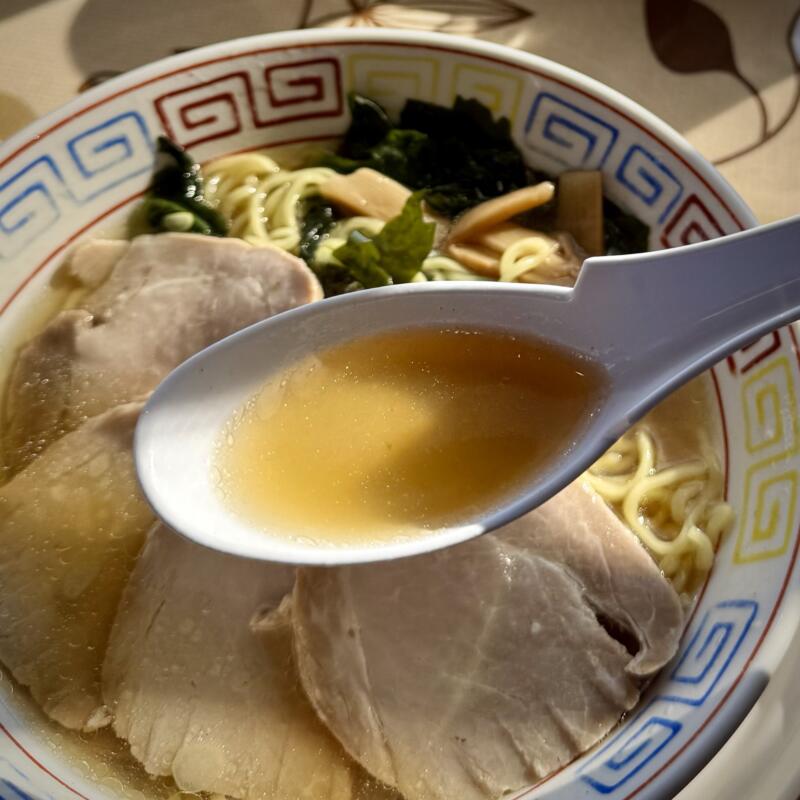 中華そば ちくりん 岩手県滝沢市後 大更駅 豚ももチャーシュー麺 醤油ラーメン スープ