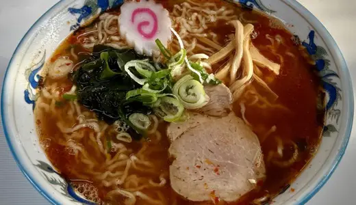 そばの店 ひらま＠山形県米沢市浅川にて激辛ラーメンをオーダー！二日酔いの五臓六腑に染み渡るパンチのある辛旨スープとチリチリな自家製麺でベホマ的な回復♪