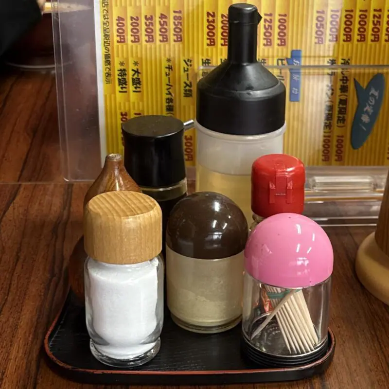 山下食堂 山形県東根市温泉町 東根駅 中華そば 醤油ラーメン 味変 調味料