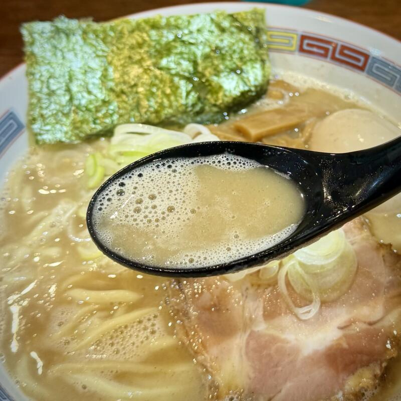 らーめん萬亀 ばんき 秋田県秋田市中通 秋田駅前 濃厚塩 濃厚豚骨魚介系 塩ラーメン スープ