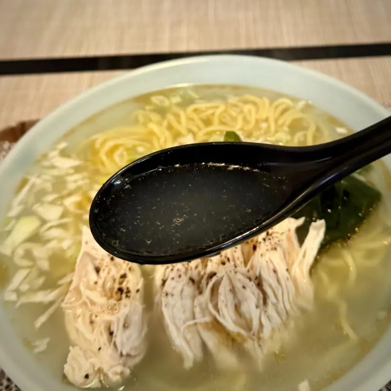 クジラ食堂 秋田県秋田市手形 手形ラーメンストリート とり塩ラーメン スープ