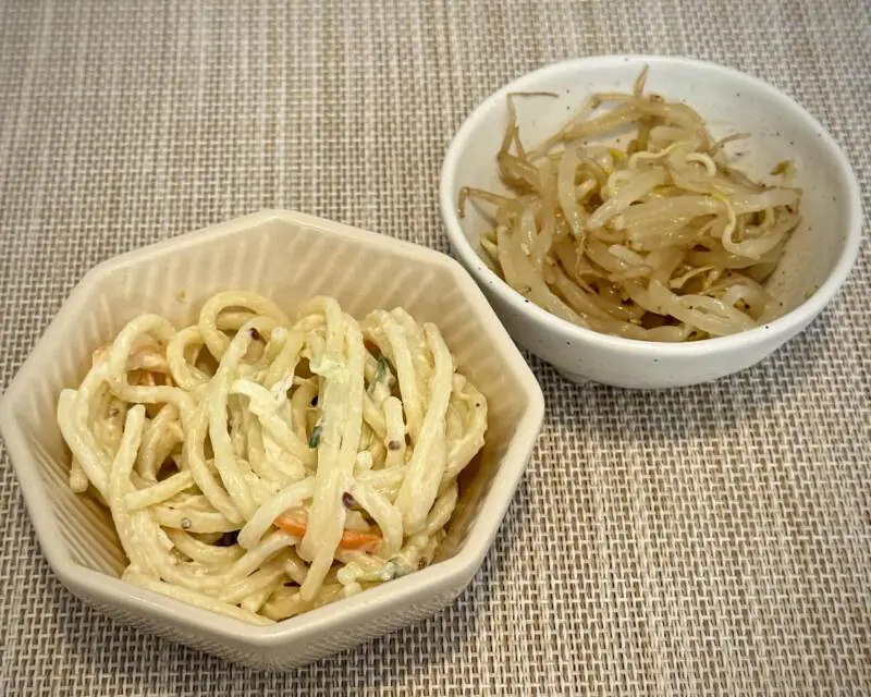 クジラ食堂 秋田県秋田市手形 手形ラーメンストリート 昼営業 ランチ 小鉢2品付き セルフサービス