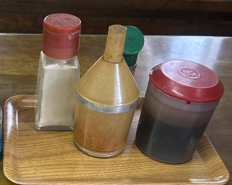 ふじた食堂 岩手県盛岡市茶畑 仙北町駅 中華そば 醤油ラーメン 味変 調味料