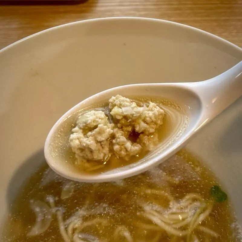 こまつ中華蕎麦 岩手県盛岡市青山 青山駅 しおそば 塩ラーメン スープ 挽き肉
