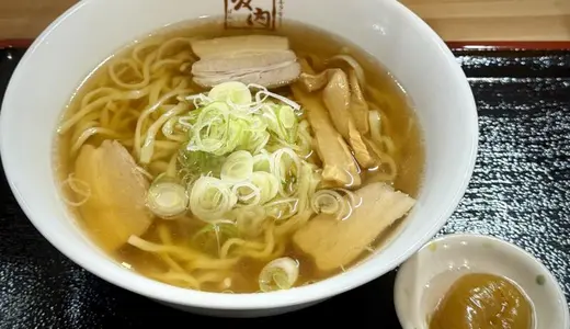 ぶなの森＠秋田県にかほ市象潟町にて坂内の淡麗しょうゆラーメンをオーダー！にかほっと内にある麺類食堂で喜多方ラーメン坂内が監修したメニューの提供を開始♪