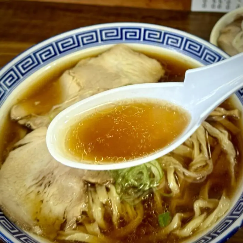 中華そば ﻿琴の こんの 山形県鶴岡市羽黒町黒瀬 鶴岡駅 太麺中華そば ウイング麺 醤油ラーメン スープ