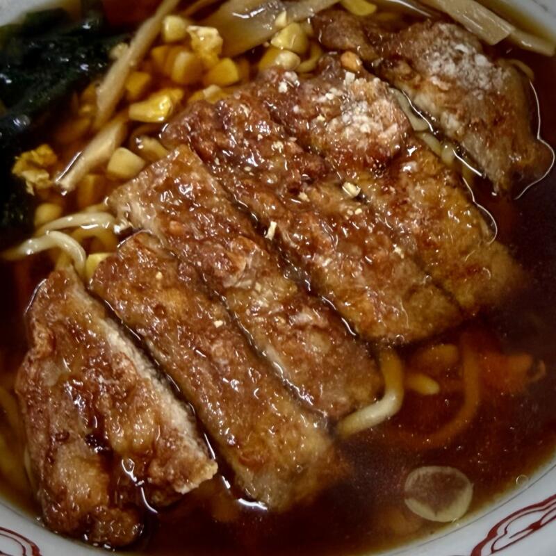 青大将 山形県飽海郡遊佐町遊佐 遊佐駅 青大将麺 醤油ラーメン カツラーメン 具