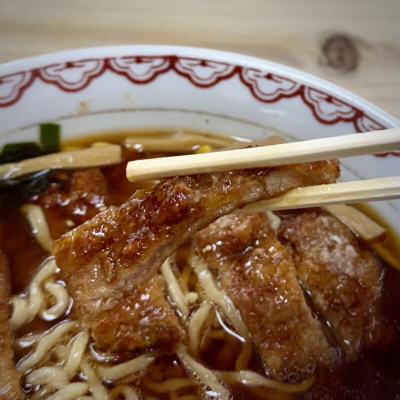 青大将 山形県飽海郡遊佐町遊佐 遊佐駅 青大将麺 醤油ラーメン カツラーメン 具