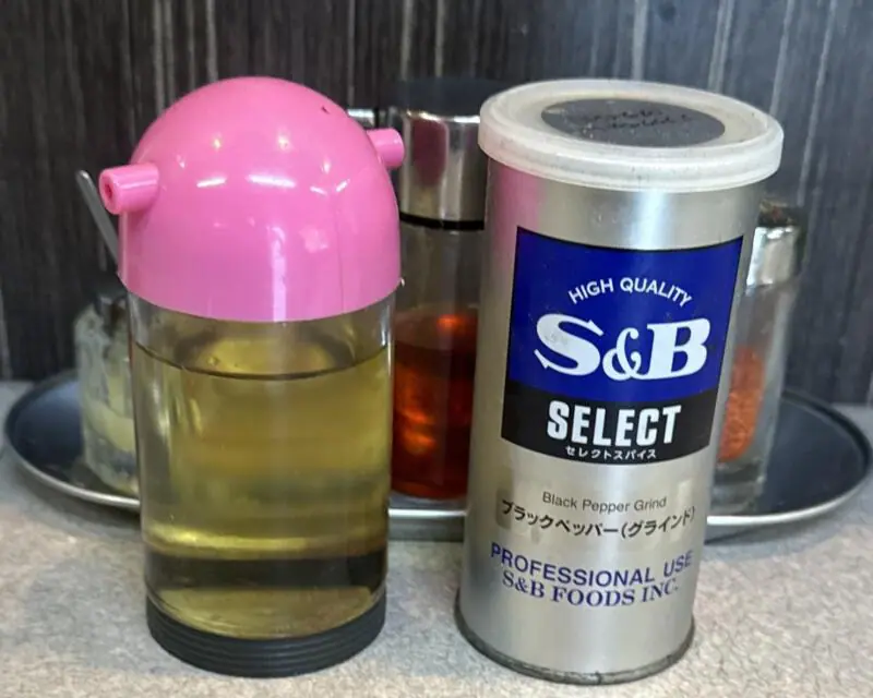 らーめん処 珍竹林 ちんちくりん 秋田県秋田市広面 秋田駅 赤沼入口 江戸系中華そば 珍竹林風 秋田ご当地 江戸系ラーメン 辛醤油ラーメン 味変 調味料