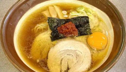 らーめん処 珍竹林＠秋田県秋田市広面にて江戸系中華そばをオーダー！ 辛味付き醤油ラーメン＋生玉子トッピングで食べる珍竹林風のご当地・江戸系ラーメン♪