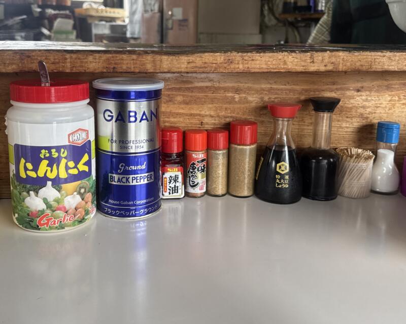 食堂 いこい 秋田県湯沢市相川 三関駅 須川 辛口みそ 辛味噌ラーメン 味変 調味料