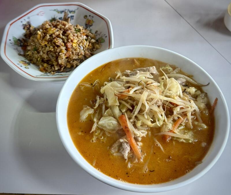 食堂 いこい 秋田県湯沢市相川 三関駅 須川 辛口みそ 辛味噌ラーメン 半チャーハン 炒飯