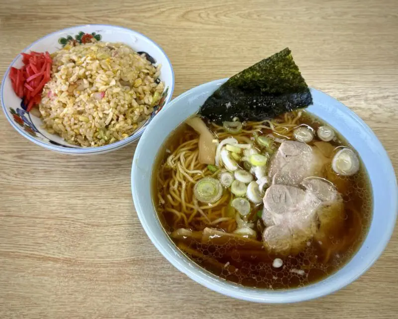 河辺ドライブイン 秋田県秋田市河辺和田 和田駅 ラーメン 醤油ラーメン 半チャーハン 炒飯