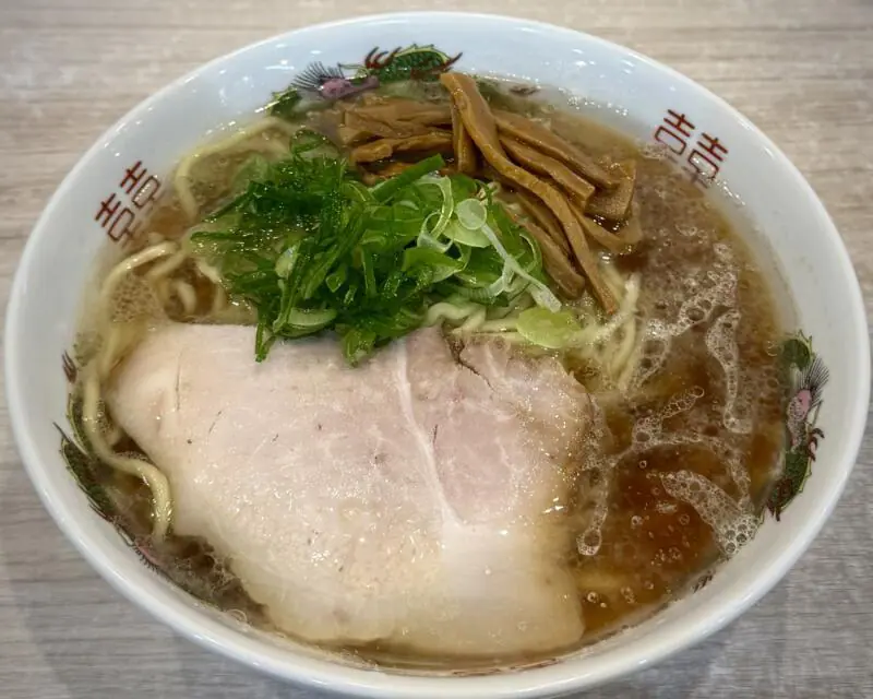 自家製麺 麺や二代目 夜来香 イエライシャン 秋田県秋田市下新城中野 追分駅 背脂と煮干しの中華そば 背脂煮干しラーメン 醤油ラーメン