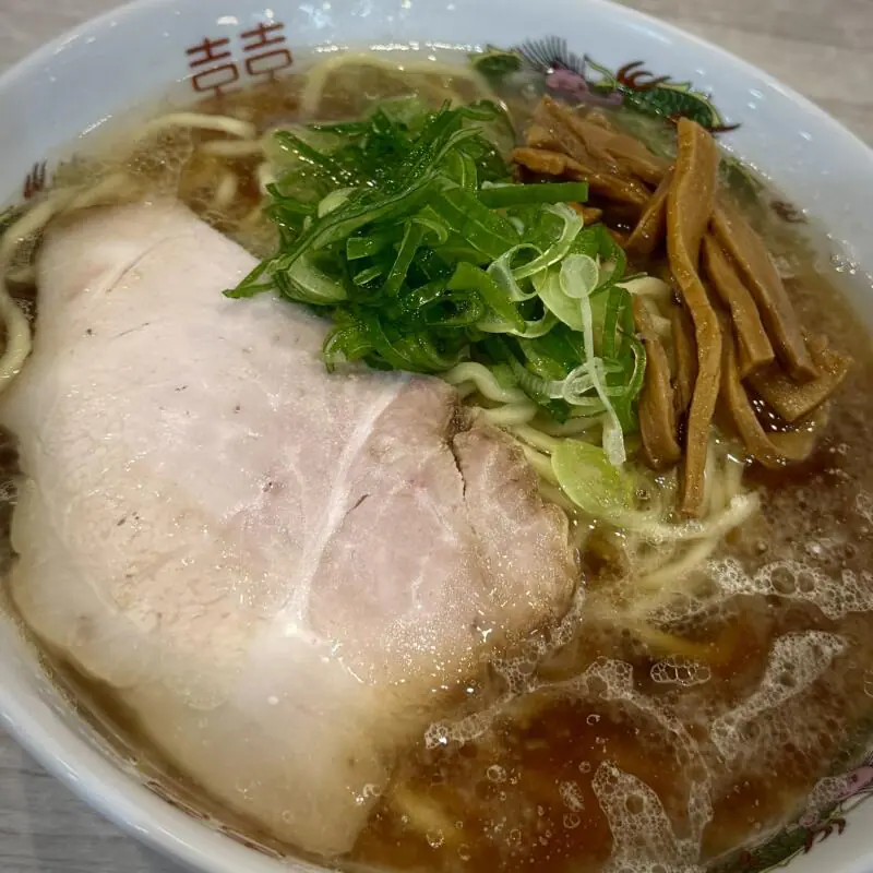 自家製麺 麺や二代目 夜来香 イエライシャン 秋田県秋田市下新城中野 追分駅 背脂と煮干しの中華そば 背脂煮干しラーメン 醤油ラーメン 具