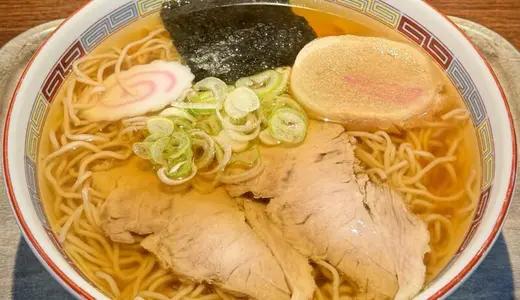 支那そば 伊藤＠秋田県秋田市中通にてしょうゆをオーダー！10:00から朝ラーも可能なご当地・十文字ラーメンの御三家の味を継承する名店♪