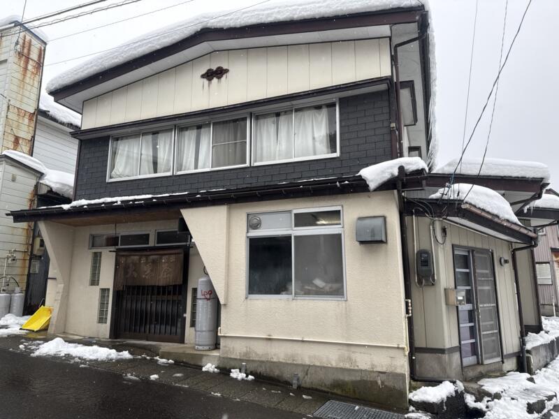 大黒屋 だいこくや 秋田県由利本荘市矢島町七日町 矢島駅 豊町角 外観