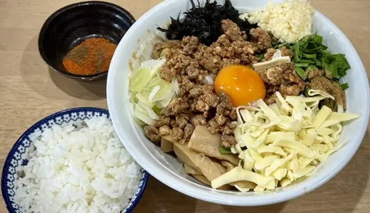 MONCHAN RAMEN SHUN＠秋田県由利本荘市にて台湾まぜそばをオーダー！中毒性のある名古屋のご当地ラーメンにチーズ＋ちょい飯も追加して腹パン＆大満足が爆上がり♪