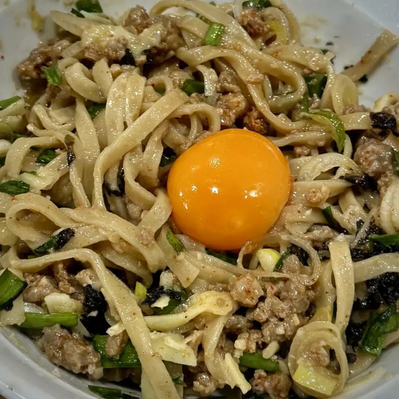 MONCHAN RAMEN SHUN もんちゃんラーメン シュン 秋田県由利本荘市川口 羽後本荘駅 県立大学入口 名古屋ご当地ラーメン 台湾まぜそば チーズ 混ぜる 卵黄