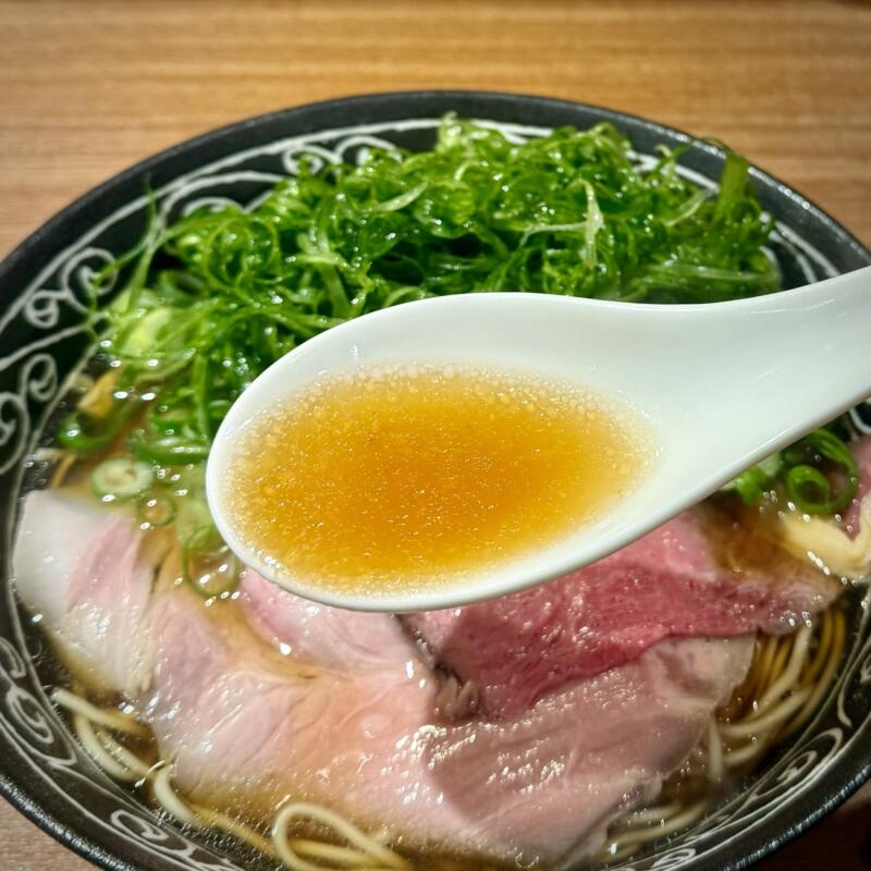 自家製麺 大和 やまと 秋田県秋田市仁井田 羽後牛島駅 仁井田小学校入口 ネギ牛煮干しらぁ麺 醤油 ねぎ牛煮干しラーメン 醤油ラーメン スープ